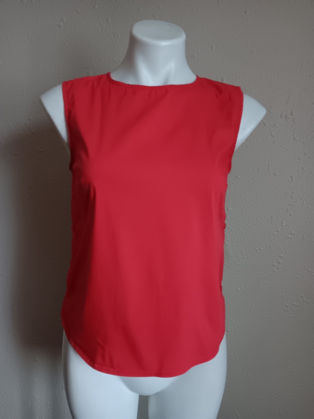 1901 Red Sleeveless Round-Neck Shell Top